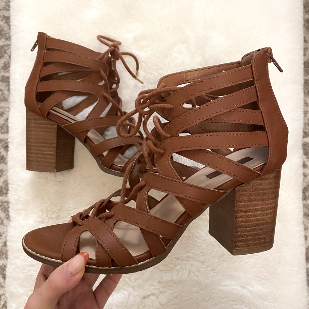 Strappy Heeled Sandals  (7.5)